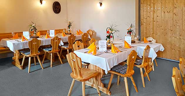 Strausswirtschaft Hochheim am Main Weinbergsfahrt mit Traktor und Planwagen